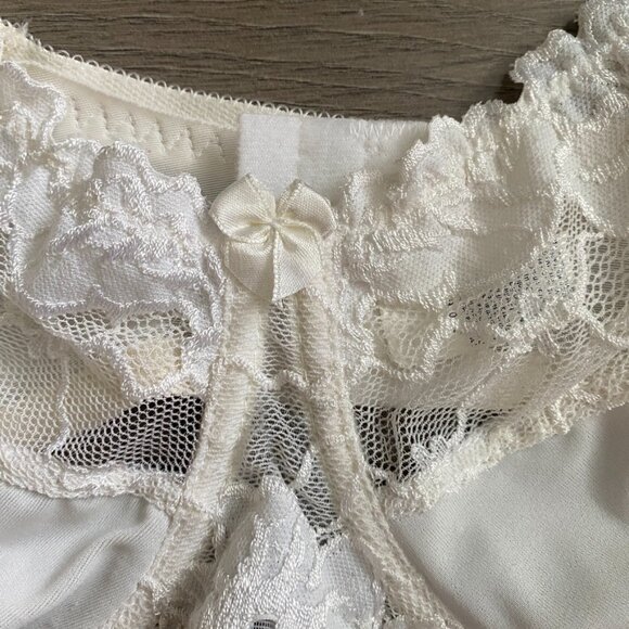NWT Ivory Lacy Underwire Bra - 42 E Large European Bra - Picture 4 of 10